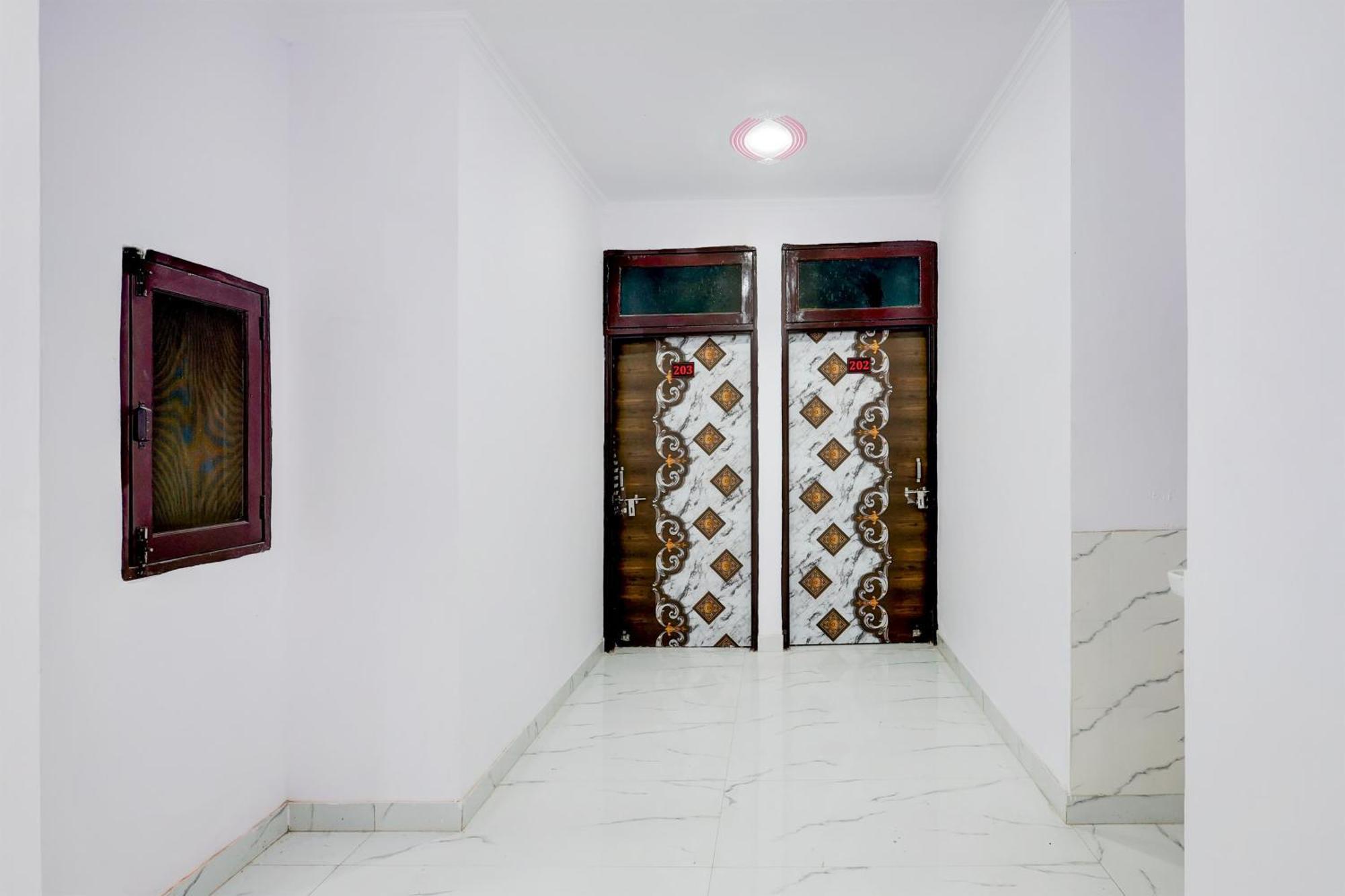 Hotel The Arrow Near Paschim Vihar Delhi Kültér fotó